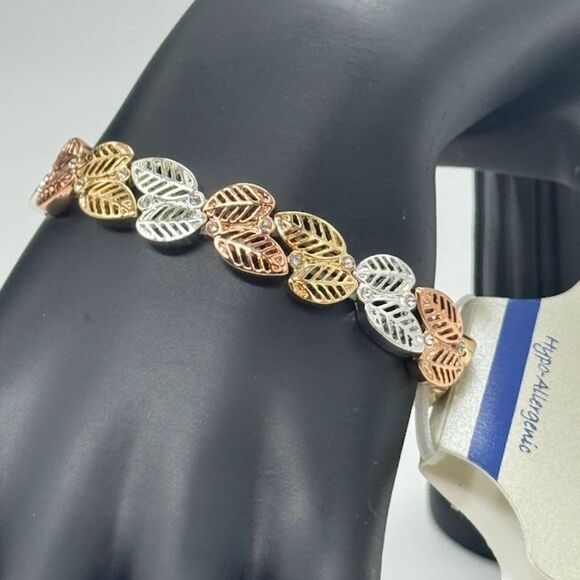 Northcrest Tri-color Leaf Motif Stretch Bracelet - Picture 14 of 14